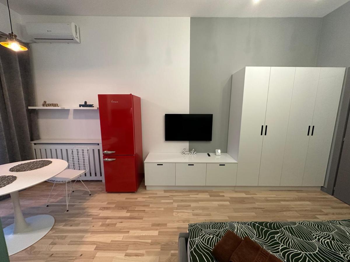 Industrial Touch - Designed Apartment Яш Екстериор снимка